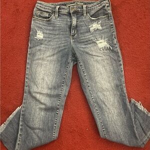 Women’s Universal Thread Straight Leg Distressed Blue Jeans